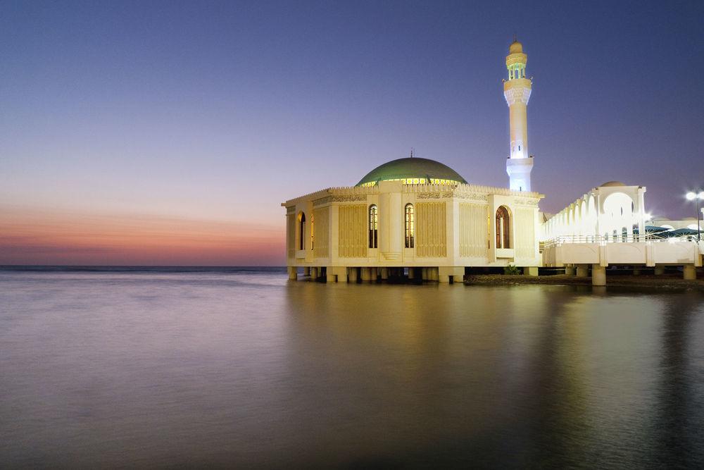 Sheraton Jeddah Hotel - Saudi Brothers Commercial Company Branch Exterior photo The mosque at night