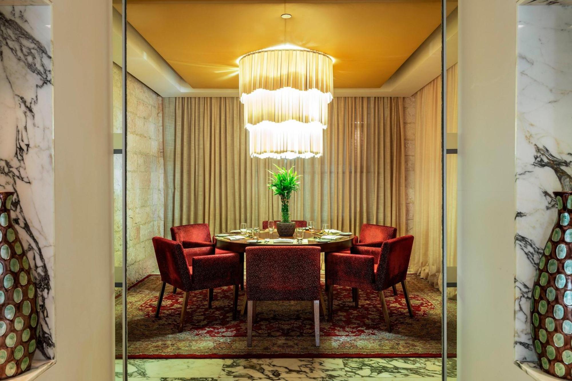 Sheraton Jeddah Hotel - Saudi Brothers Commercial Company Branch Exterior photo A private dining room at the restaurant