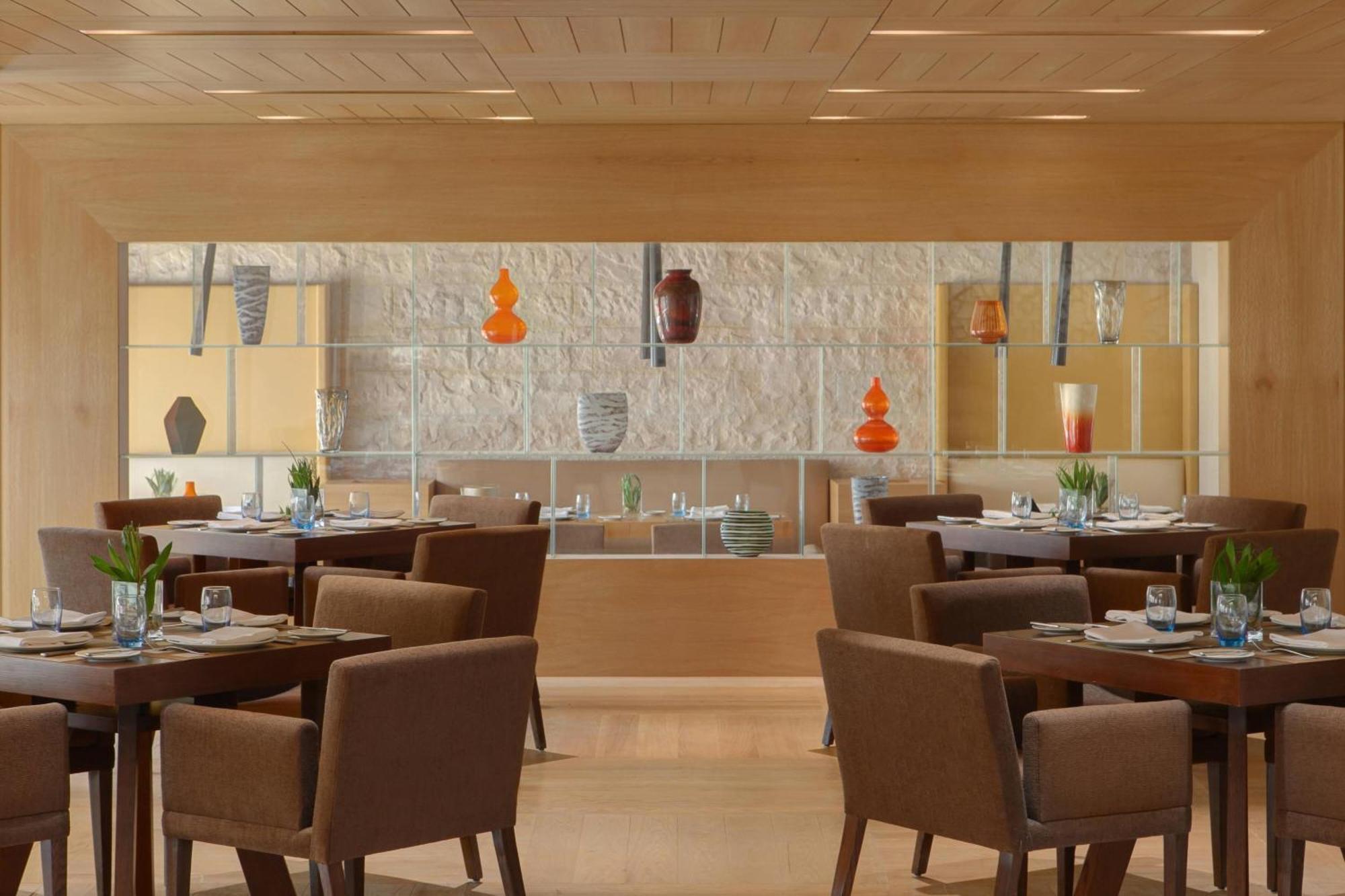 Sheraton Jeddah Hotel - Saudi Brothers Commercial Company Branch Exterior photo The restaurant