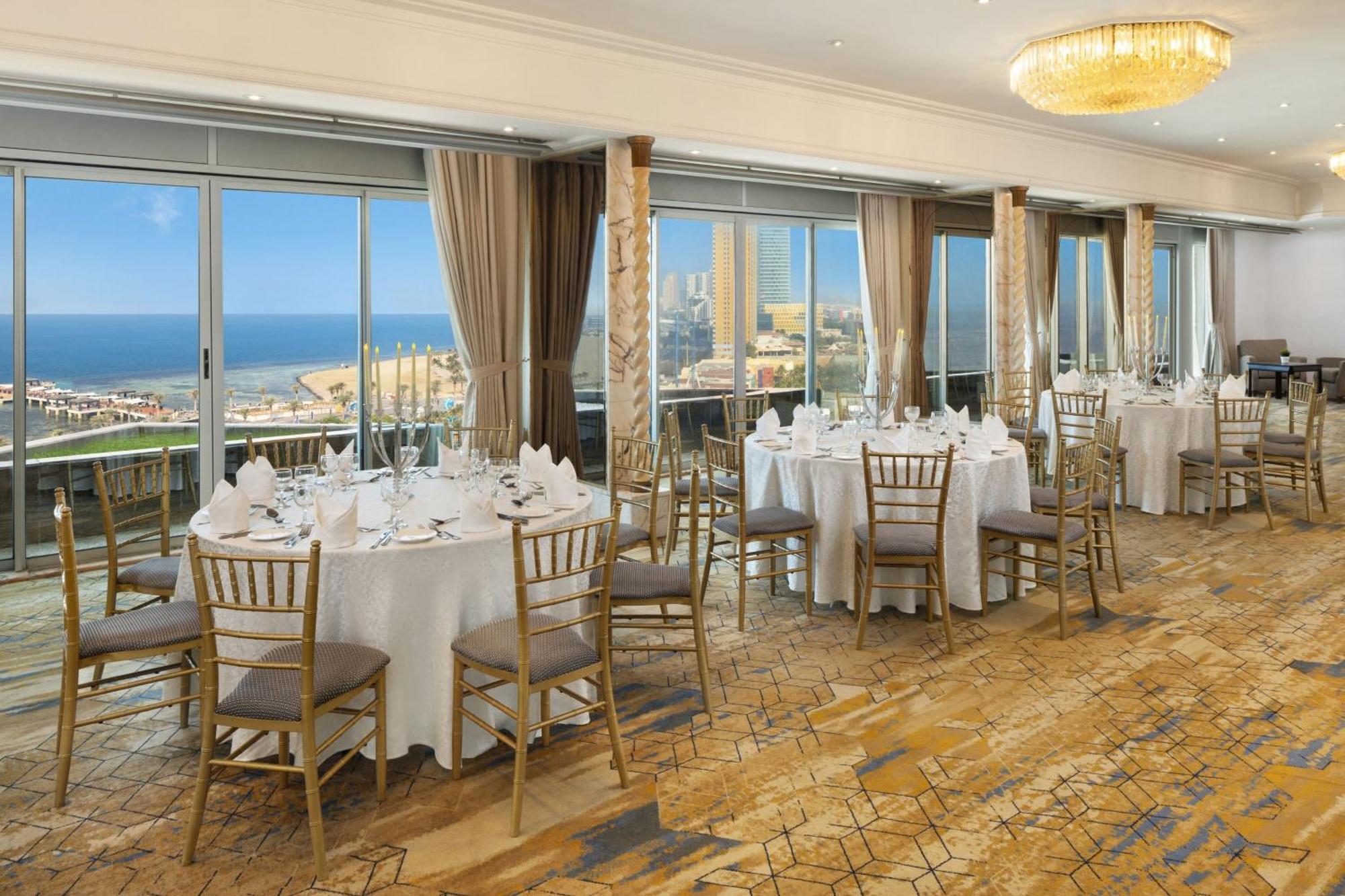 Sheraton Jeddah Hotel - Saudi Brothers Commercial Company Branch Exterior photo The ballroom
