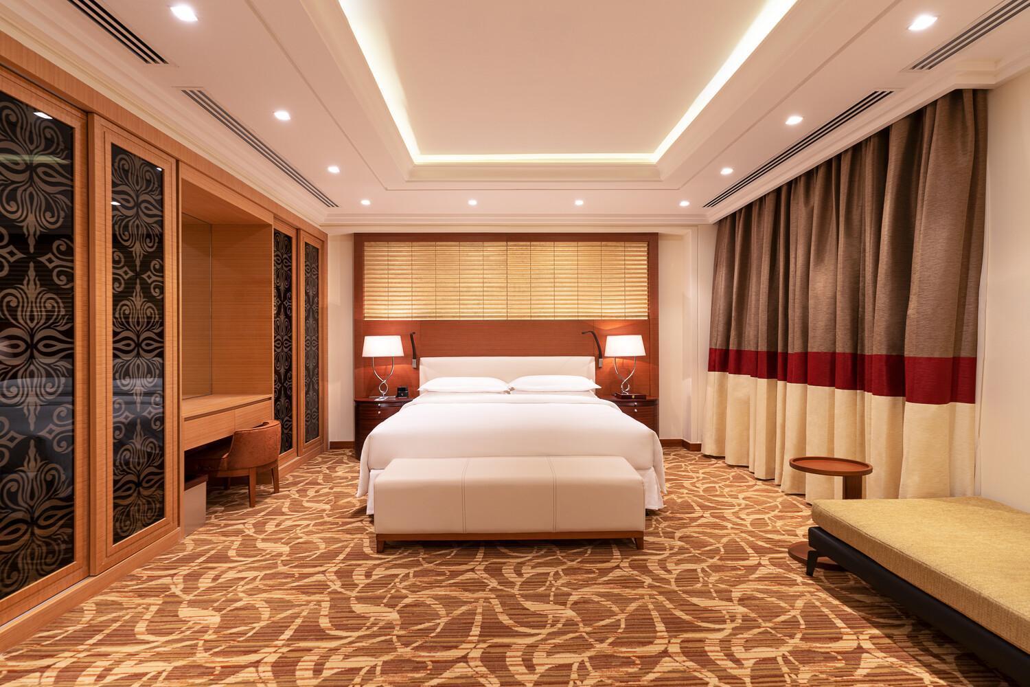Sheraton Jeddah Hotel - Saudi Brothers Commercial Company Branch Exterior photo A bedroom at the hotel