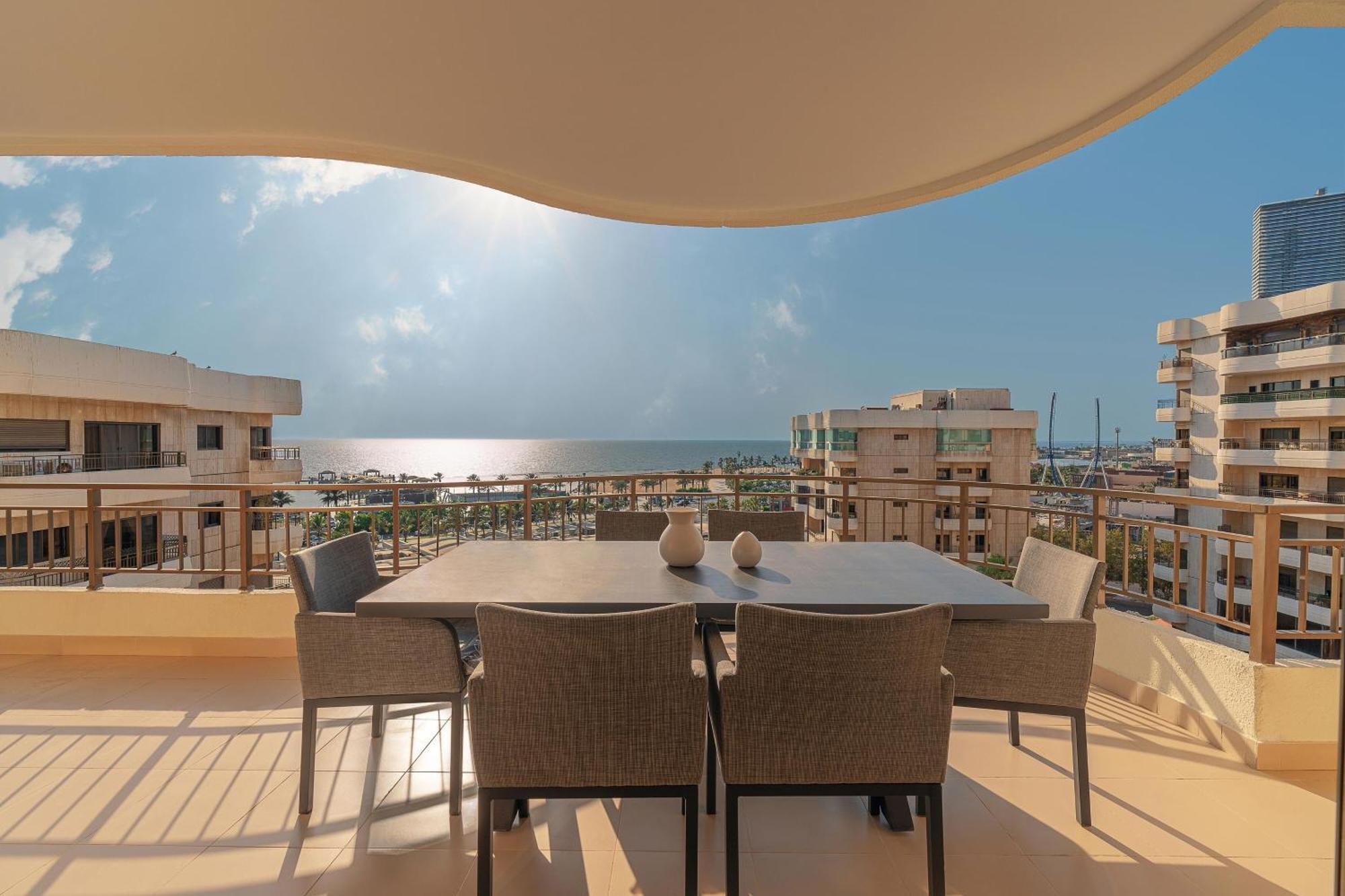 Sheraton Jeddah Hotel - Saudi Brothers Commercial Company Branch Exterior photo View from the balcony of a penthouse