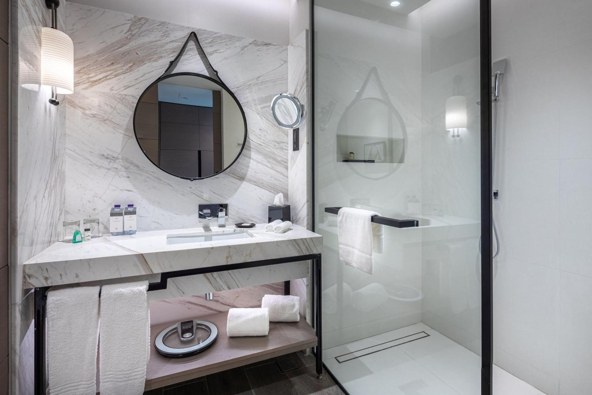 Sheraton Jeddah Hotel - Saudi Brothers Commercial Company Branch Exterior photo Bathroom