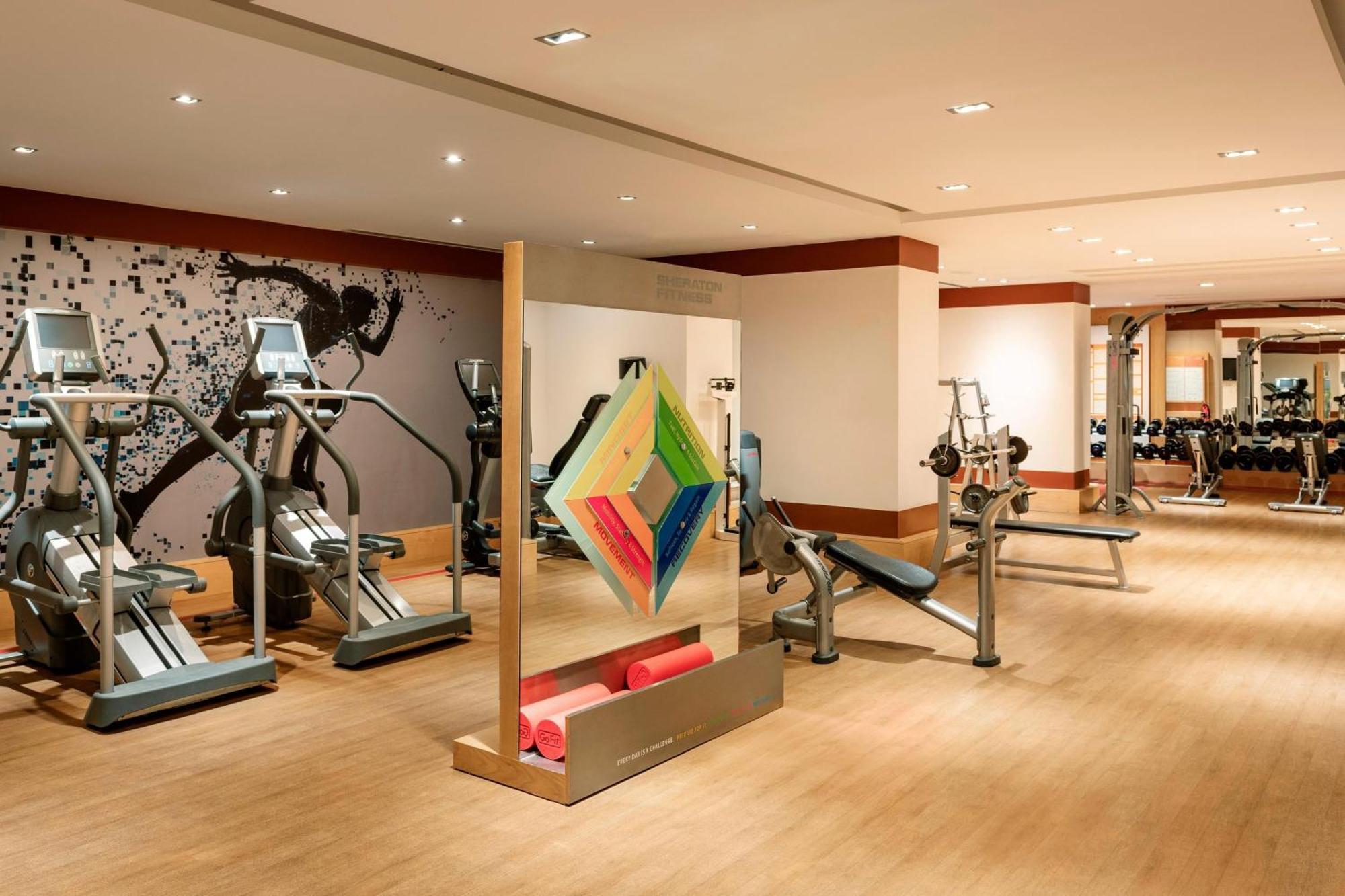 Sheraton Jeddah Hotel - Saudi Brothers Commercial Company Branch Exterior photo The gym at the hotel