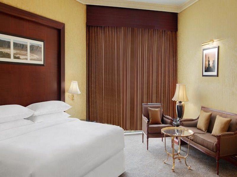 Sheraton Jeddah Hotel - Saudi Brothers Commercial Company Branch Exterior photo Deluxe room