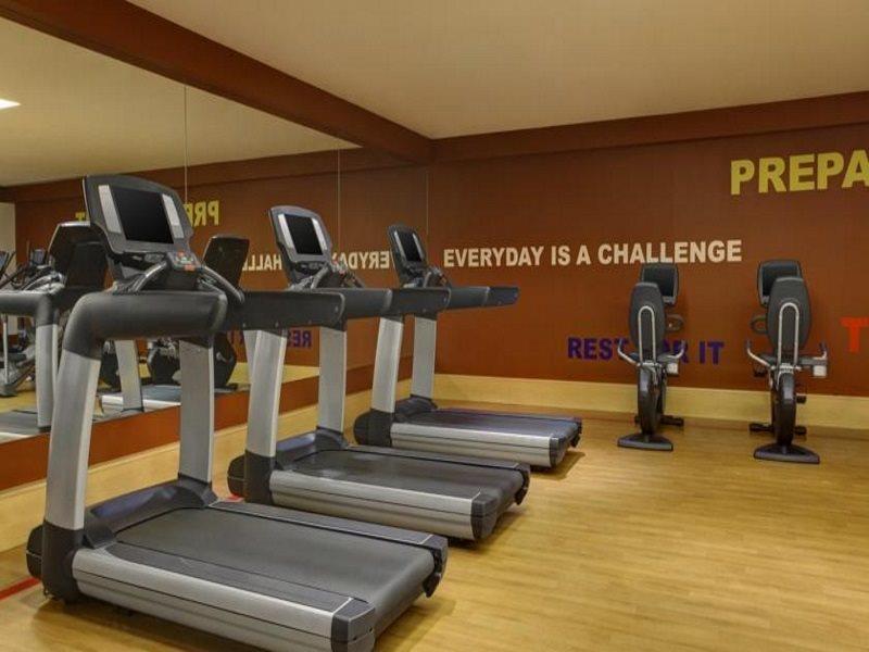 Sheraton Jeddah Hotel - Saudi Brothers Commercial Company Branch Exterior photo The Fitness Centre
