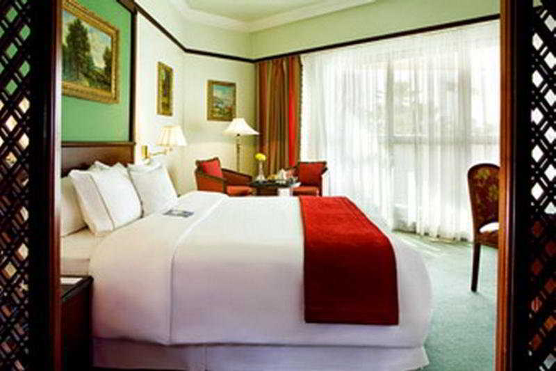Sheraton Jeddah Hotel - Saudi Brothers Commercial Company Branch Exterior photo A bedroom at the hotel
